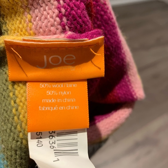 Womens hat. EUC. Keep your head warm this winter! ❄️ - Picture 2 of 2